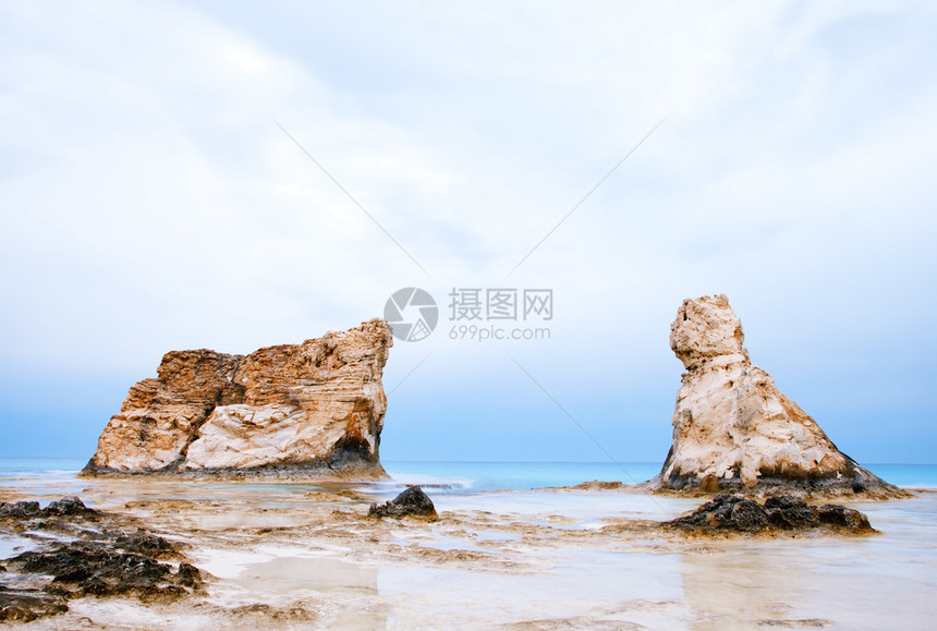 Cleopatra海滩著名的岩石图片