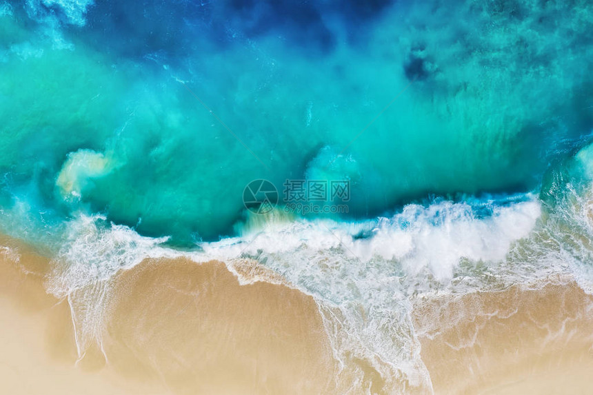 海浪和海滩海岸作为从顶视图的背景来自空气的绿松石水背景印度尼西亚努沙佩尼达岛旅图片
