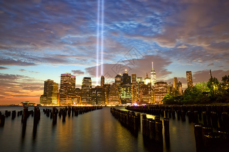 纽约市曼哈顿天际线与灯光致敬图片