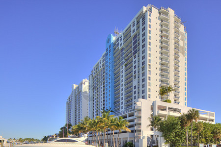 迈阿密现代高层公寓的库存图片图片
