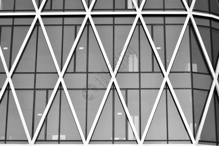 现代办公建筑墙由钢和玻璃制成图片