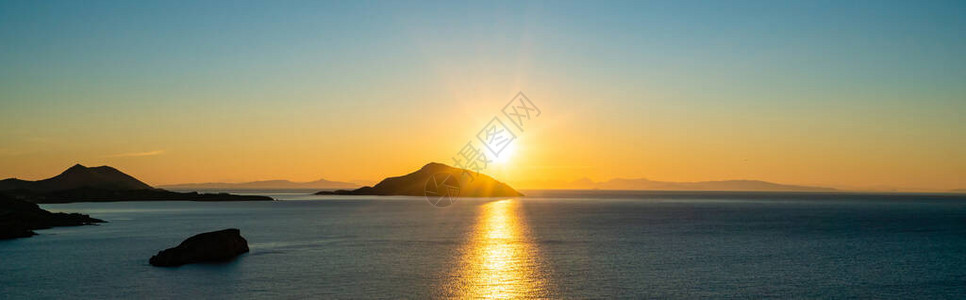 冰川中西南爱琴海附近日落的背景图片