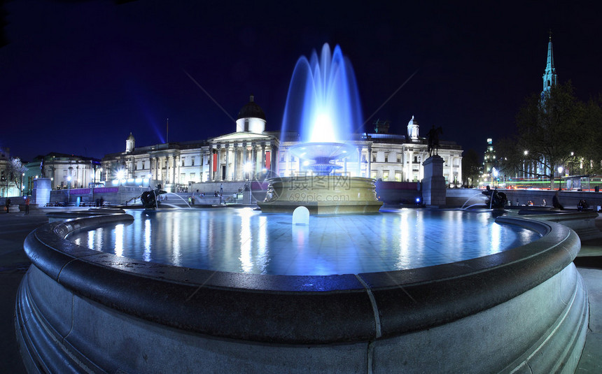 伦敦Trafalgar广场夜间图片
