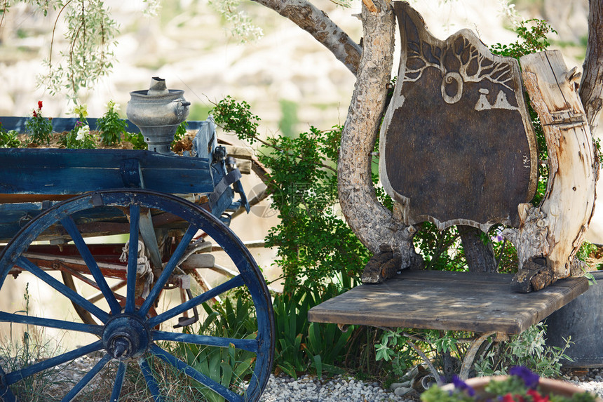 土耳其村的旧木马车图片