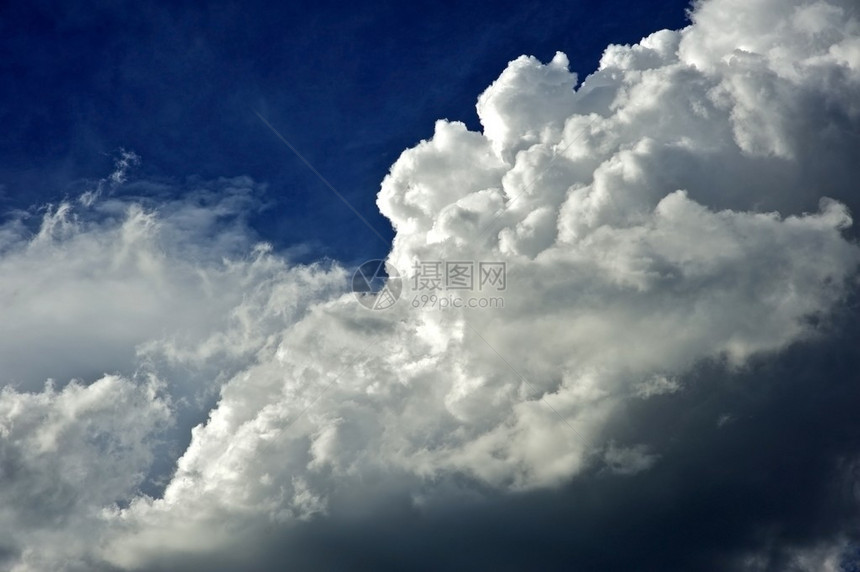 暴风云景地平线自然天空背景图片