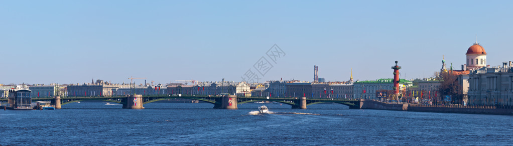 俄罗斯圣彼得堡小涅夫卡河全景图片
