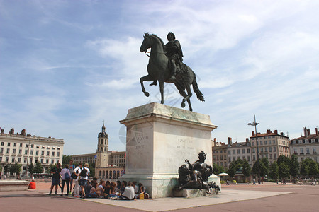 路易十四在贝勒库尔广场的马术雕像图片