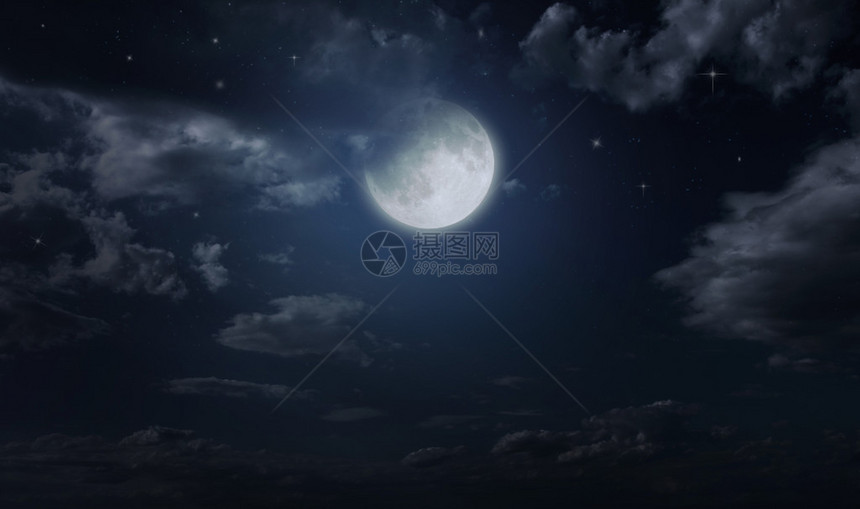 夜满天星斗的天空和月亮夜多云的天空万圣节背景图片