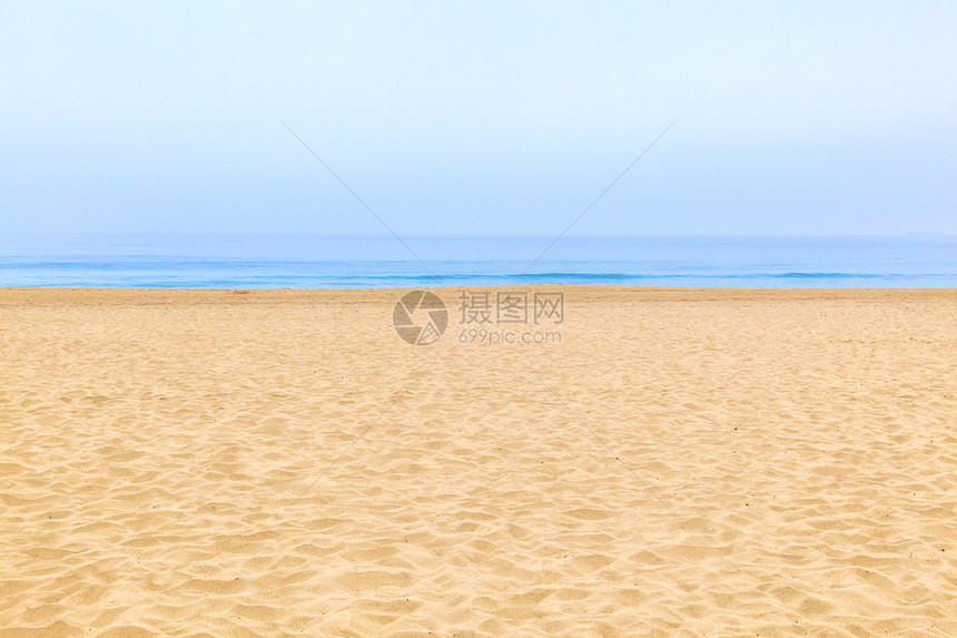 清晨空沙滩图片