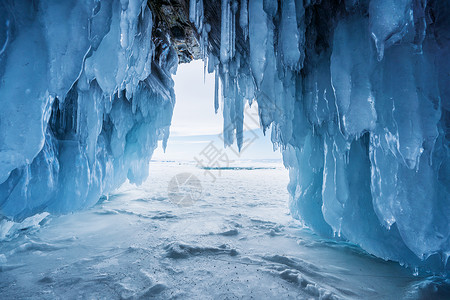 俄罗斯伊尔库茨克Baikal湖边的寒冷冰山图片