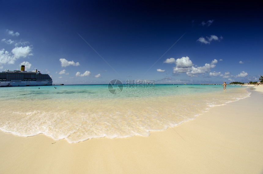 七英里海滩的海滩和清澈的海水大开曼岛图片