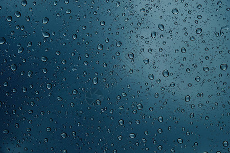 水滴流的纹理背景天空降下的雨和玻璃图片