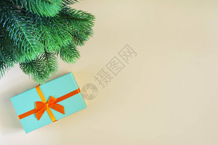 圣诞快乐卡模板配有礼品和图片