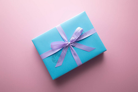 蓝色礼品盒的顶部视图粉红色图片