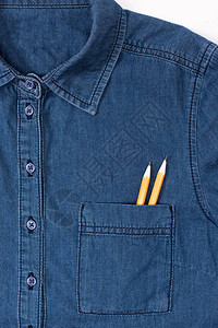 在口袋里有两支铅笔的丹图片