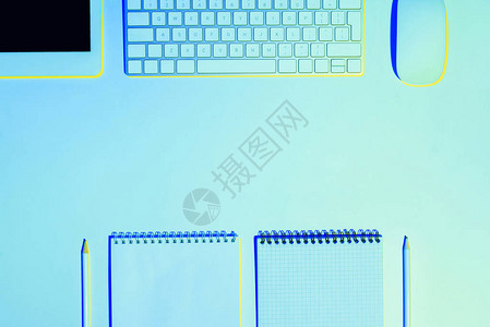空白教科书铅笔数字平板电脑计算机鼠标和键图片