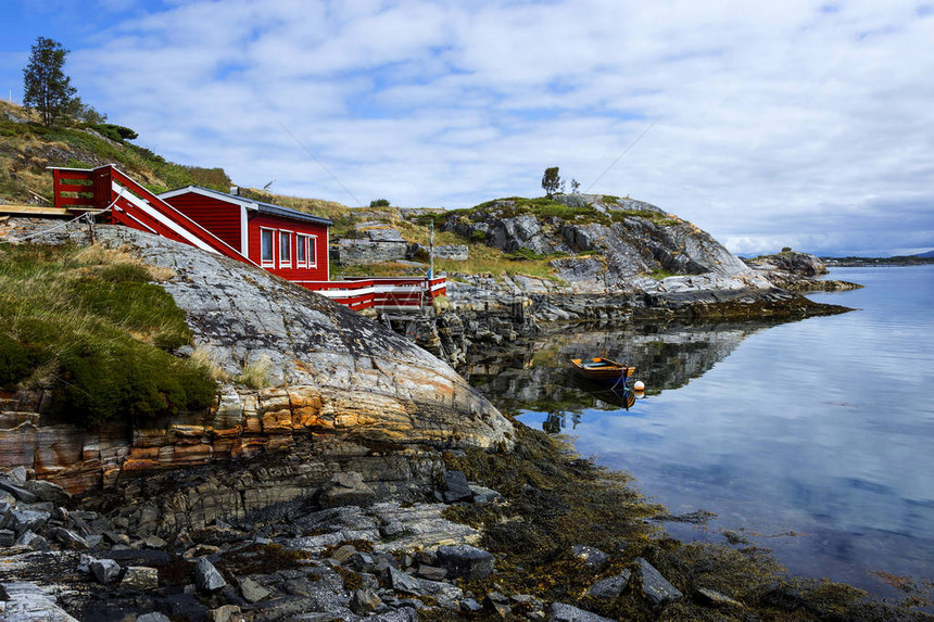 在著名的大西洋公路海岸上美丽的景色挪威的亚特兰太哈夫斯维安图片