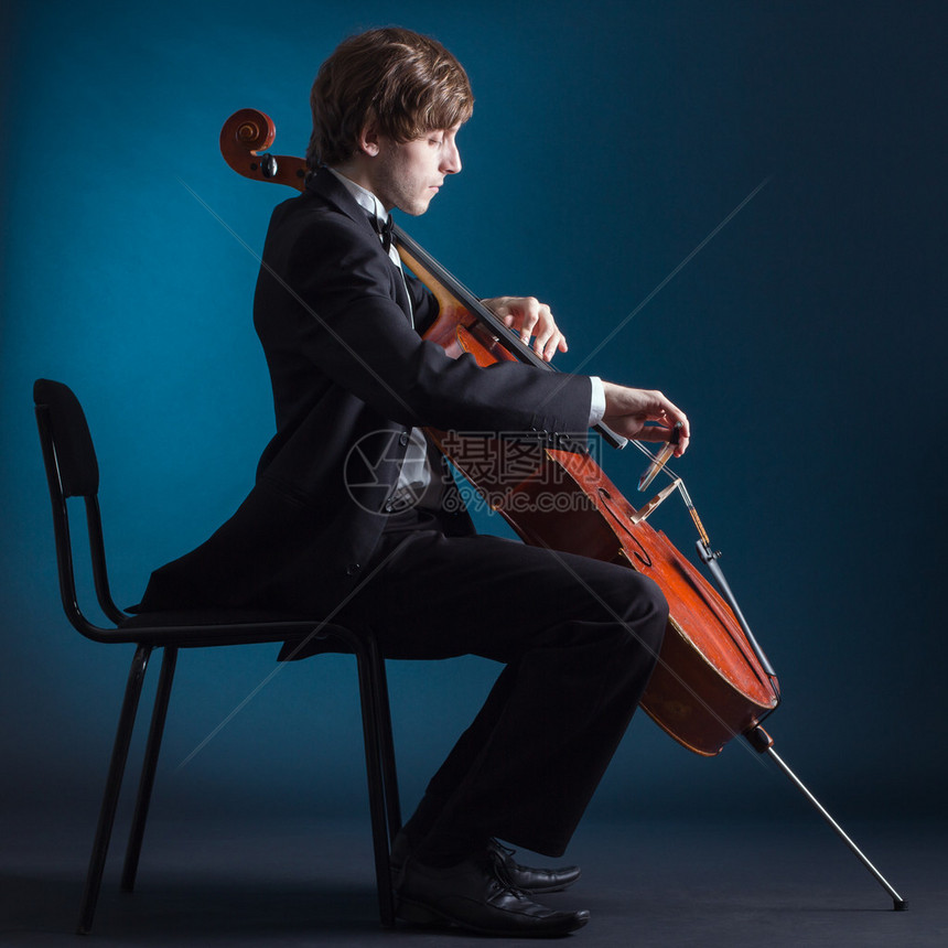 在蓝色背景的大提琴上播放古典音图片