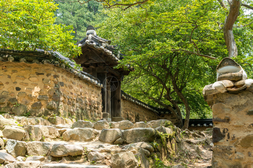 韩国传统庙宇走向大门在南韩索塞文被采取Sosew图片