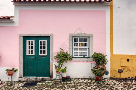 在葡萄牙里斯本一家典型的葡萄牙人的房屋外墙上图片