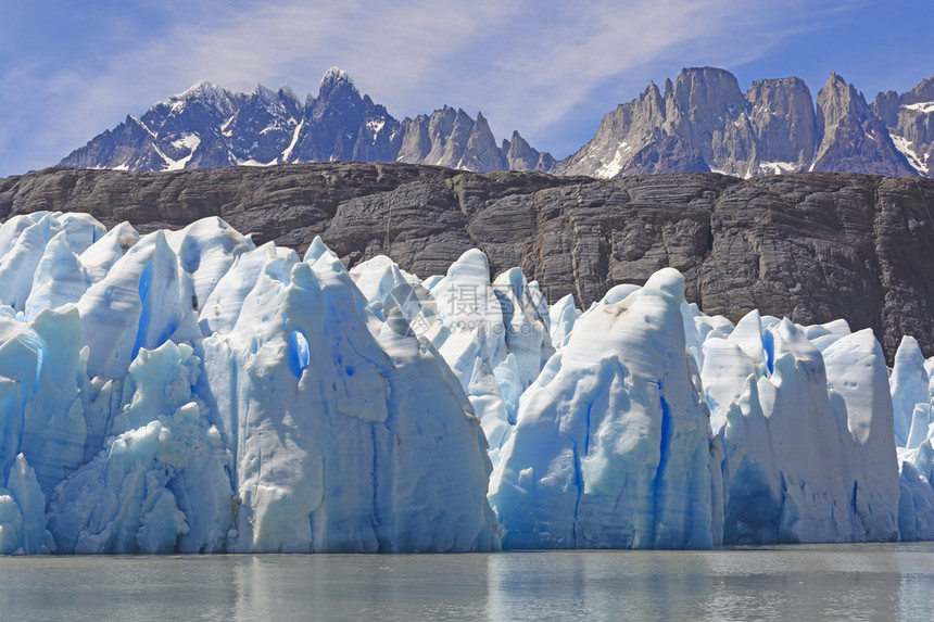 智利帕塔戈尼扬TorresdelPaine公园灰冰川旁的冰图片