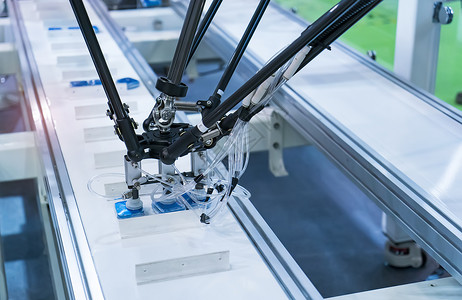 制造工厂带真空吸盘的机器人智能工厂业图片