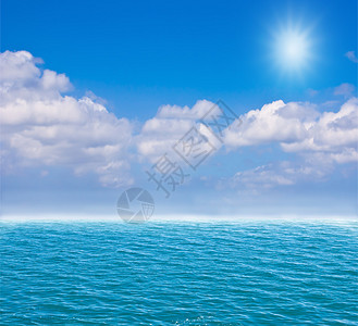 深蓝色的大海和蓝天图片