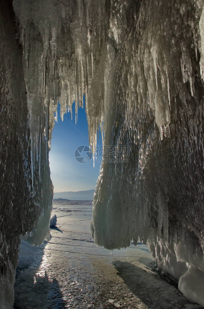 奥尔洪岛冰洞之美图片