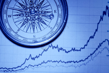 指南针在金融图表蓝色调概念图片