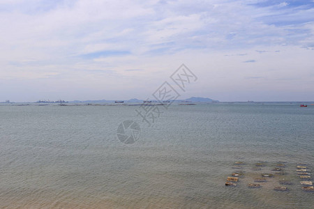 沿海岸和蓝天白在泰国热图片
