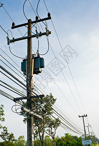 泰国农村的变压器和电线图片