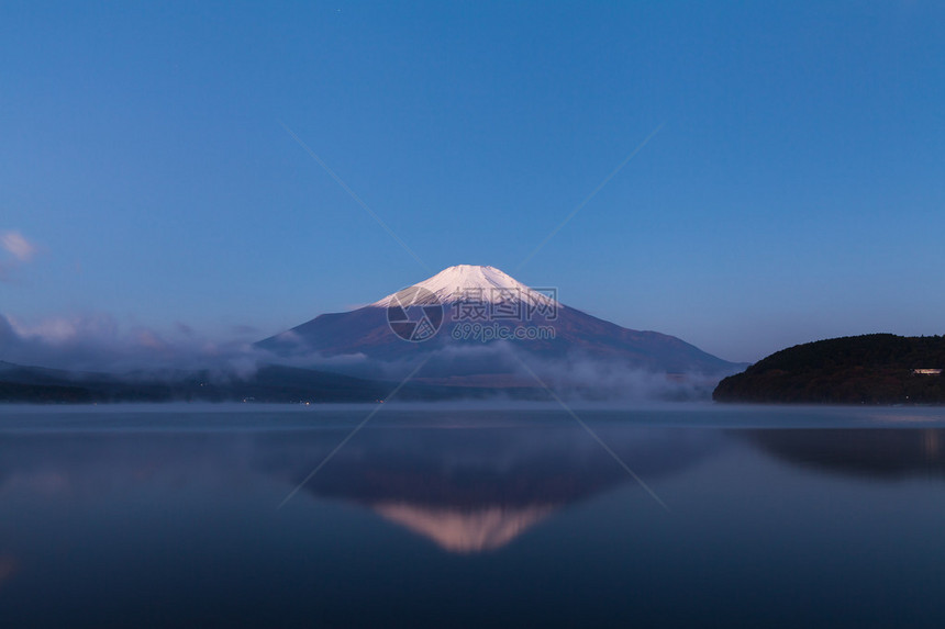 富士山在日本雅马纳卡图片