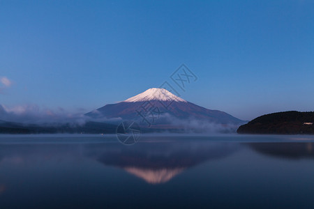 富士山在日本雅马纳卡图片