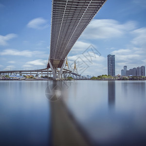 泰国桥梁和河流景观图片