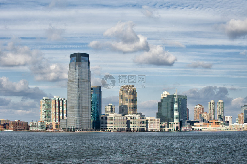 从自由女神像海岛的纽约曼哈顿全景图片