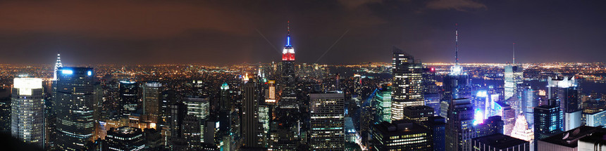 纽约市曼哈顿天际线全景鸟瞰图在晚上图片