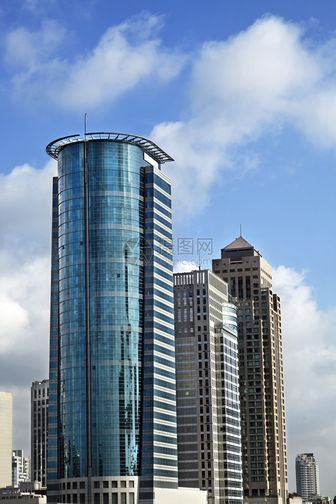 几座摩天大楼和办公室高楼图片