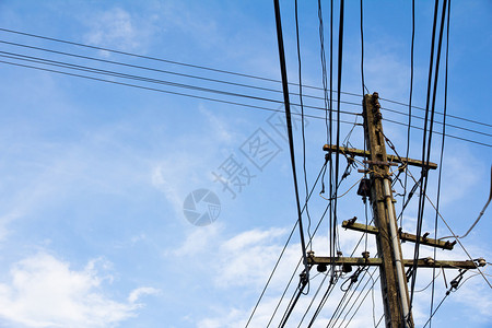 电线杆和电线的照片图片