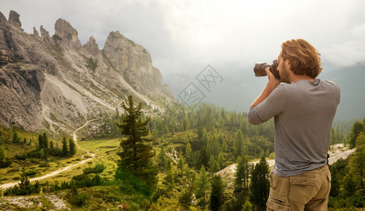 意大利风景多洛米特人登山摄图片
