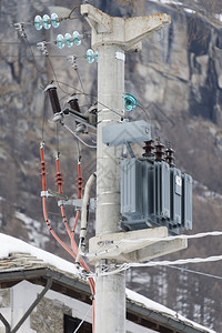 山白雪电力线连接器高压电图片