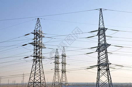 高压电源线支持蓝天无云电气行业俄罗斯西伯图片