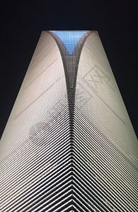 上海浦东区上海环球金融中心的低角度夜景图片