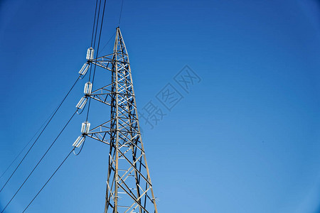 带电线的高压柱高压塔天空背景图片