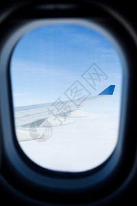 透过飞机窗口的云彩图片