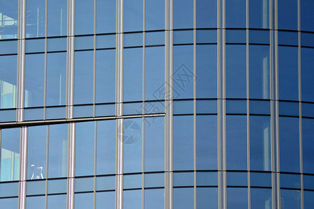 现代玻璃摩天大楼景观具有抽象质感图片