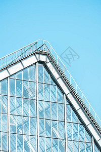玻璃建筑和屋顶对蓝色天图片