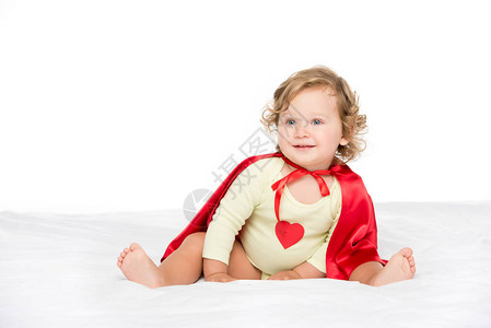 穿着超级英雄披风的可爱小女孩肖像画白色图片