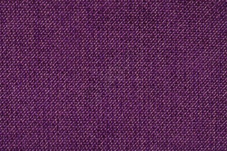从羊毛纹理纺织的黑色紫背景缝合葡萄图片