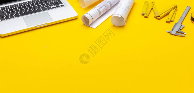 建筑师工程师施工现场办公桌黄色横幅复制空间的项目蓝图测量工具图片