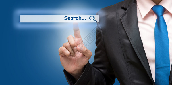 商务人员触摸虚拟搜索栏互联网概念图片